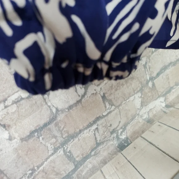 Lilly Pulitzer Coastal 100% Silk Tunic Blouse Royal Blue White Swirl Size Small - Picture 13 of 16
